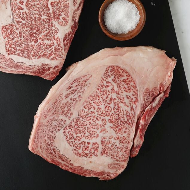 Japanese Wagyu Beef Boneless Ribeye Steak, A5 Grade（frozen: 2 Steaks (minimum 14.5 oz ea)）