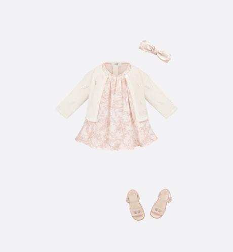 Pick up a cardigan.  The case of ivory cotton cloth with Lily of the Valley theme.  Numbering: 3WBM34CARA_Y013