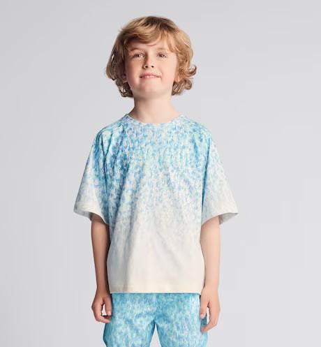 Children's T-shirt.  Dip dyeing of printed "cotton plain" cloth with fuzz and ivory Dior Oblique.  Numbering: 3WBM23TEEP_Y160