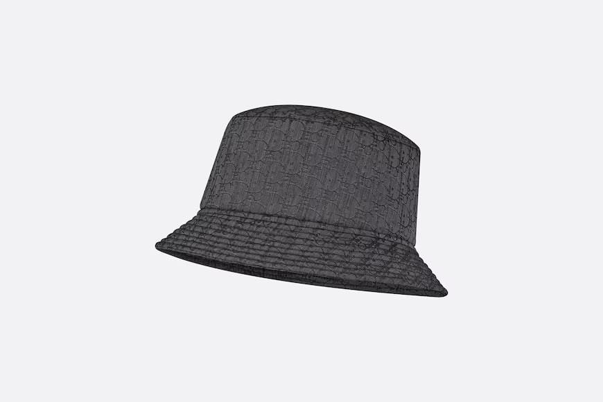 The boy's husband's hat.  Black Dior Oblique technology jacquard.  Numbering: 1WBM21HATC_Y69I