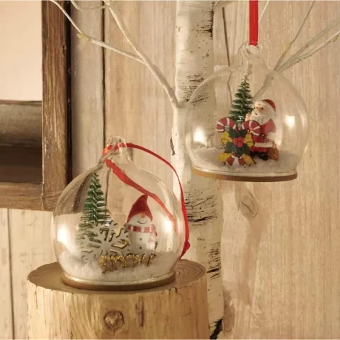 Glass Character Ornament Snowman This is an ornament with a cute figure inside the glass. Since the bottom is flat, it can also be displayed as an ornament.